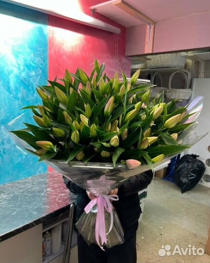 Цветы лилии и букеты с доставкой лилия