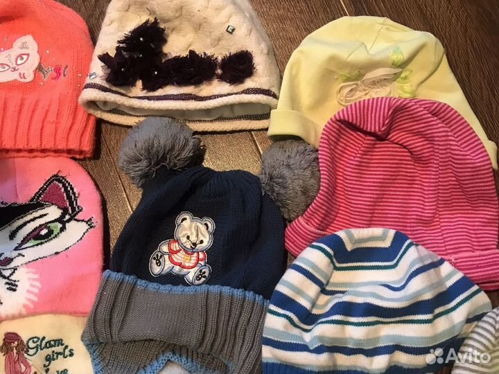 Шапочки осень,зима,весна и перчатки