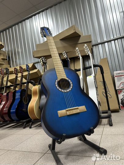 Классическая гитара синяя