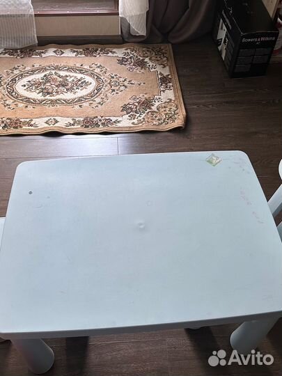 Детский столик и два стульчика IKEA