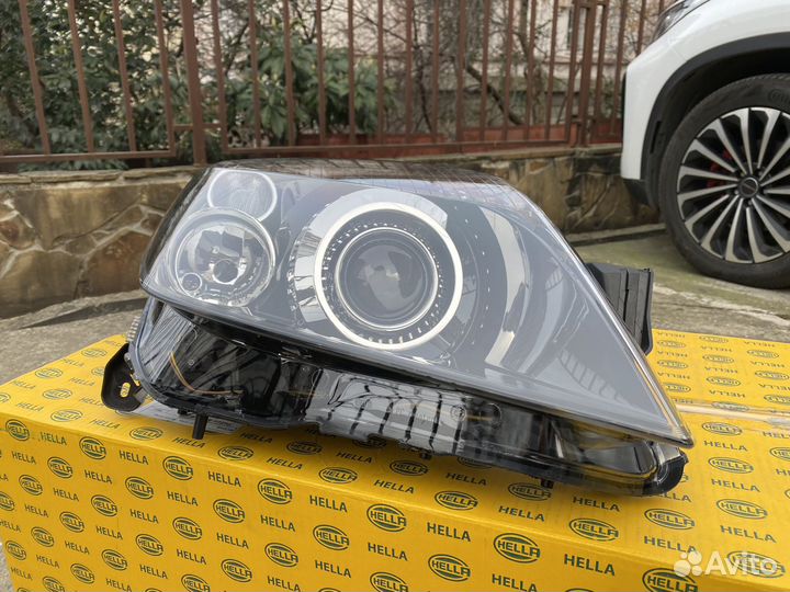 Передняя фара Opel Astra H