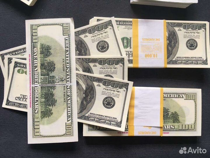 Забавные пачки 100евро и 100 долларов