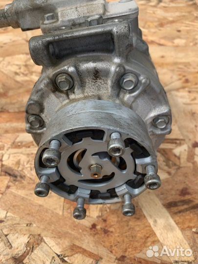 Компрессор кондиционера Audi A8 D3 4.2 BVJ