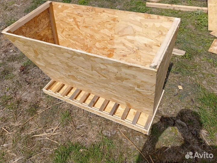 Кормушка для птиц бункерная