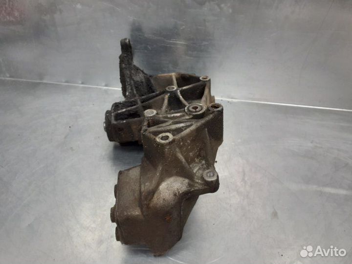 Кронштейн генератора Audi A4 B5 1994-2001 седан