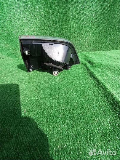 Фонарь левый в крышку mitsubishi outlander xl