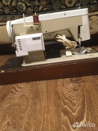 Швейная машина Радом-466