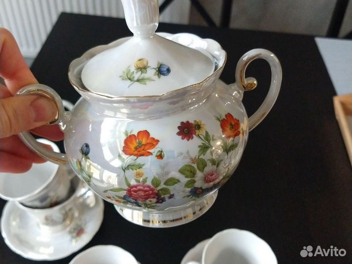 Чайник, сахарница, чайная пара