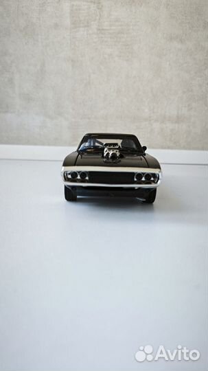 Модель 1:32 Dodge charger