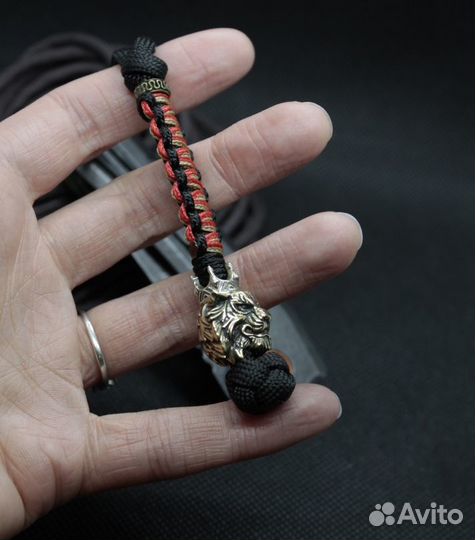 Темляк для ножа из паракорда 