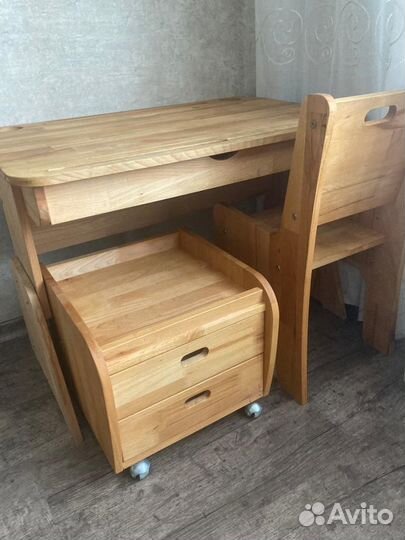 Школьный стол