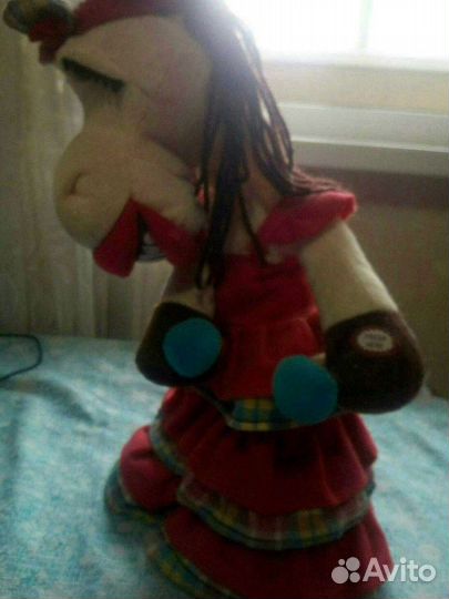 Игрушка лошадь поёт и танцует