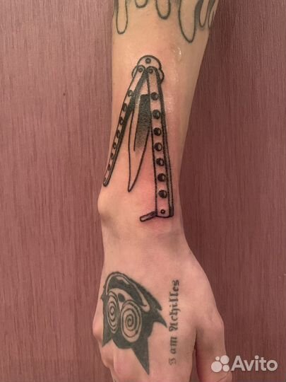 Мастер татуировки