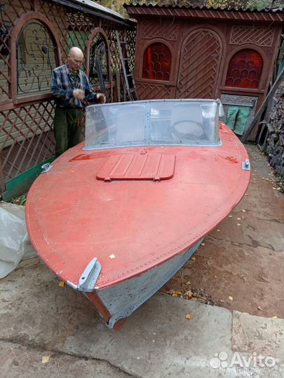 Лодка моторная