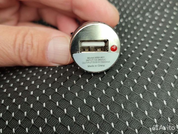 Автомобильное зарядное устройство для телефона