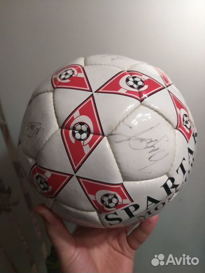Футбольный мяч с автографами футболистов Спартака