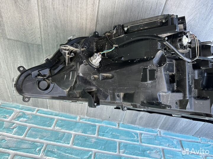 Фара левая RAV 4 XA 50