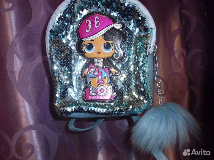 Красивый и блестящий портфельчик