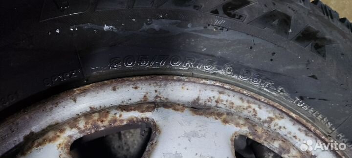 Bridgestone Blizzak Spike-01 205/70 R15 96T