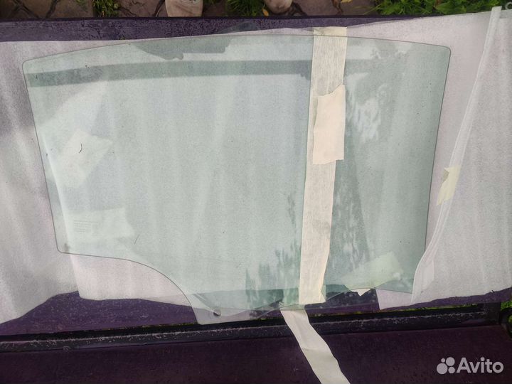 Стекло боковое Мазда 3 бк седан