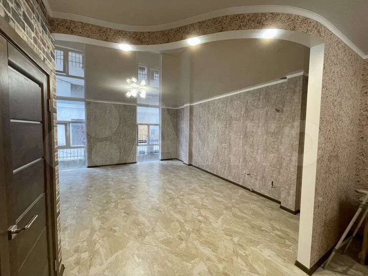 3-к. квартира, 71 м², 1/6 эт.