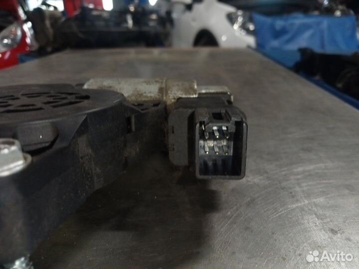 Мотор стеклоподъемника зад. лев. Мазда 3, Б/У