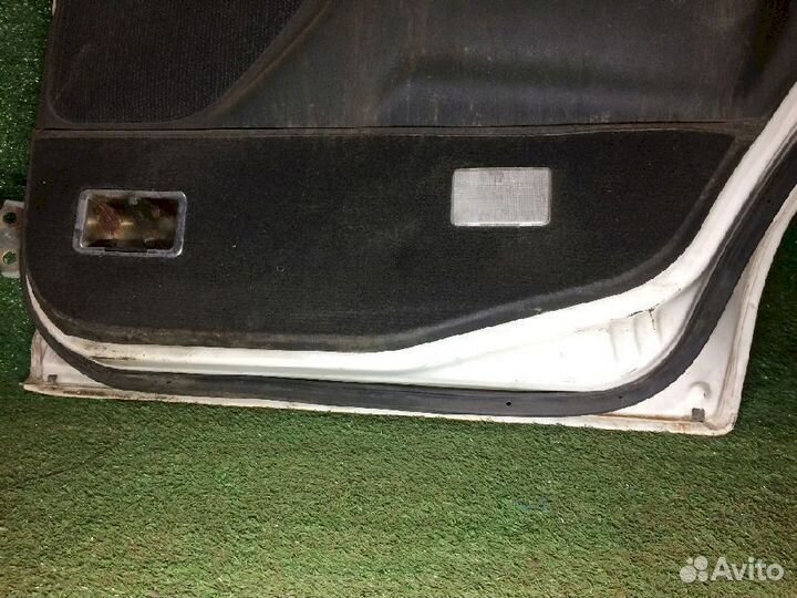 Дверь задняя правая Mitsubishi Galant E33A Белая р