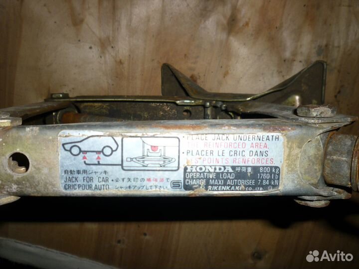 Домкрат Honda CR-V (1996 - 2002)