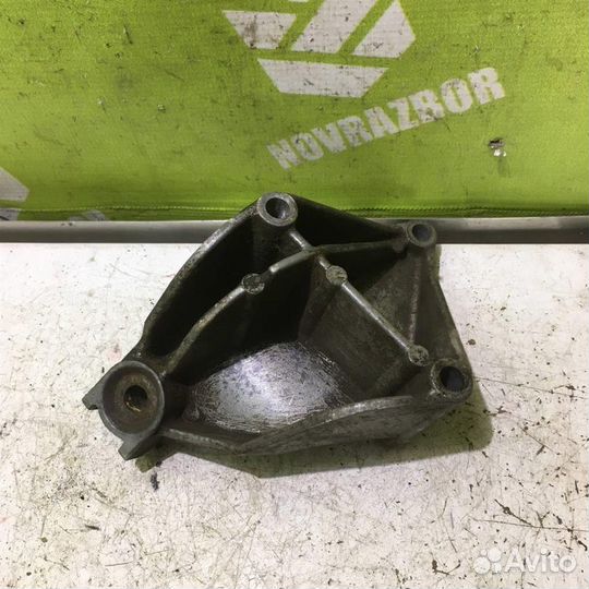 Кронштейн двигателя левый Фольксваген лт 96-06