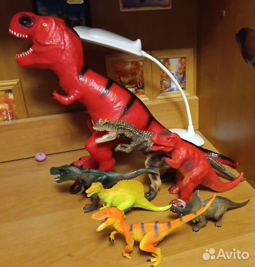Динозавры игрушки