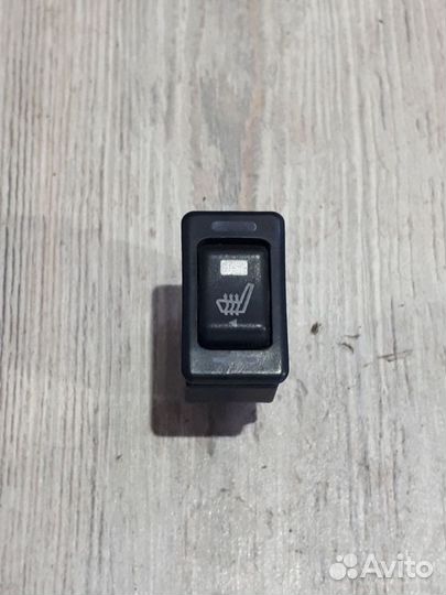 Кнопка подогрева сиденья Nissan primera P12 Лев