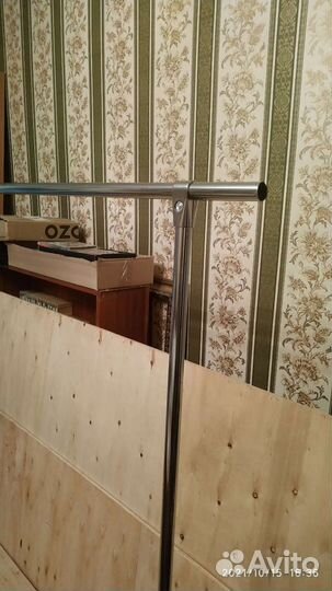 Вешалка для одежды напольная