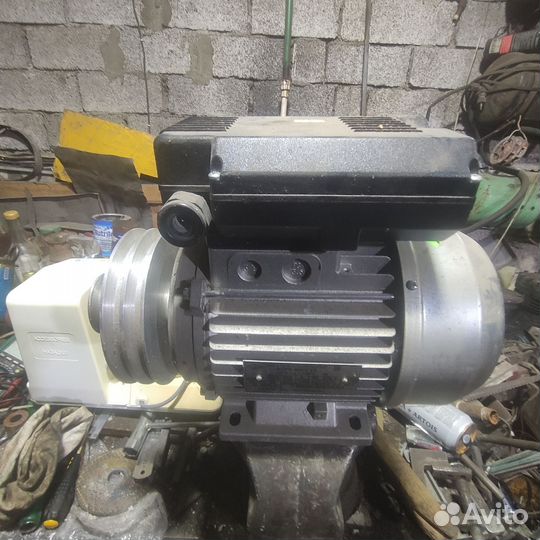 Продам однофазный двигатель 220 в