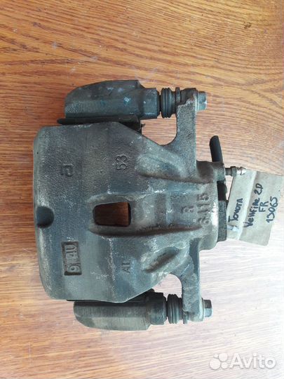 Суппорт передний правый Toyota Vellfire 20