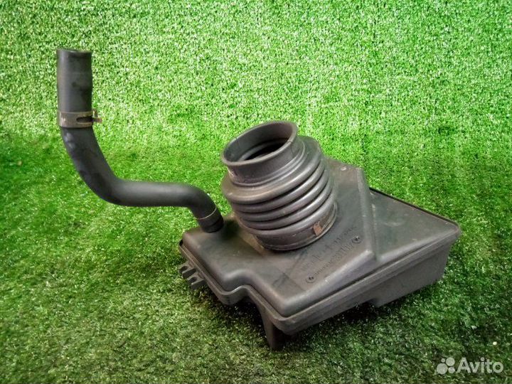 Резонатор воздушного фильтра Nissan Maxima A33