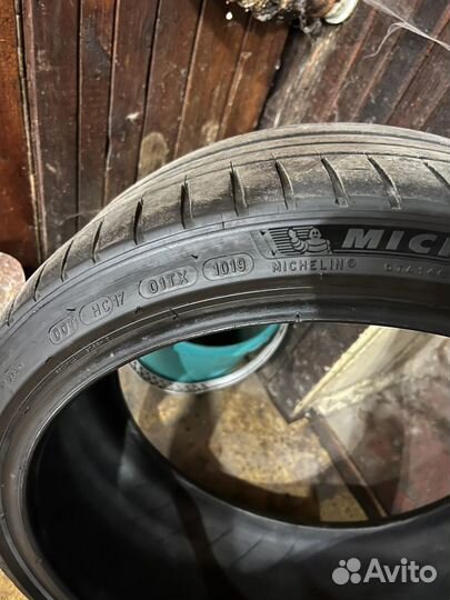 Michelin Pilot Sport 4 235/35 R19 91Y