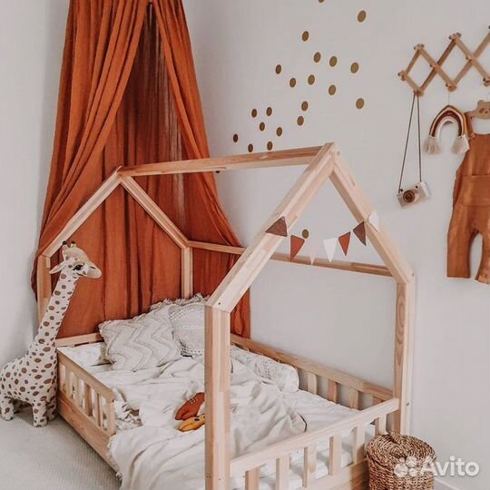 Детская кровать из бука Монтессори