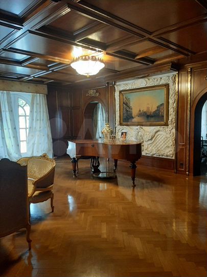 Дом 1400 м² на участке 54 сот.