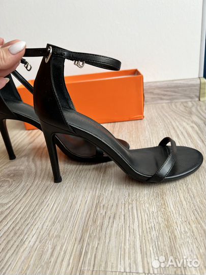 Босоножки yves saint laurent
