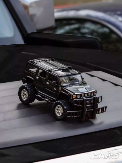 Новый внедорожник на пульте управления