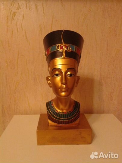 Бюст Нефертити из Египта