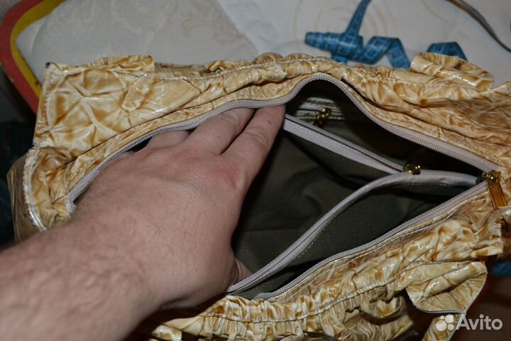 Сумка кожаная лакированная 40х9х19 ручка 25 см