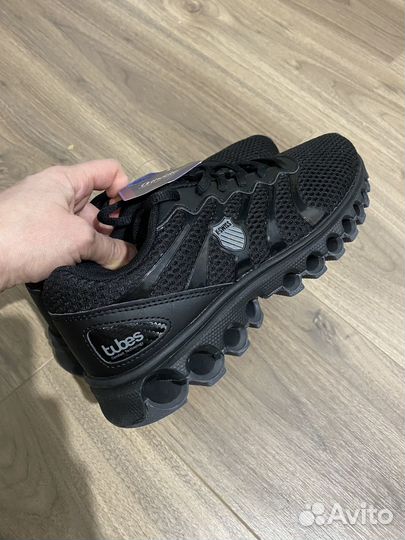 Кроссовки женские 38 размер новые