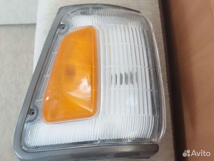 Поворотник для Тайота 4Runner 1993г