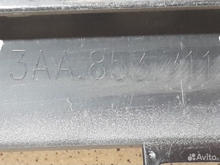 Молдинг переднего бампера Volkswagen Passat B7