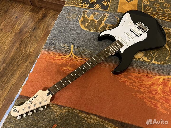 Электрогитара yamaha Pacifica 012 BL Black
