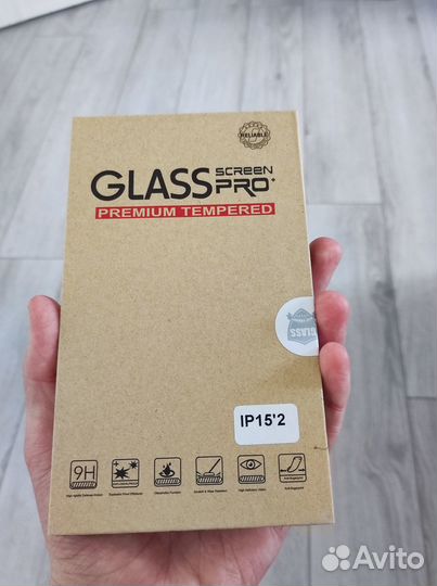 Защитное стекло на iPhone 15