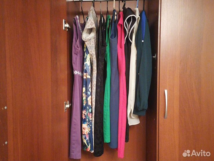 Платья разные 42-44