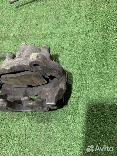 Передний левый тормозной суппорт Opel Vectra C