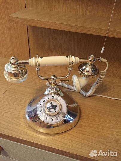 Ретро телефоны (антикварный)